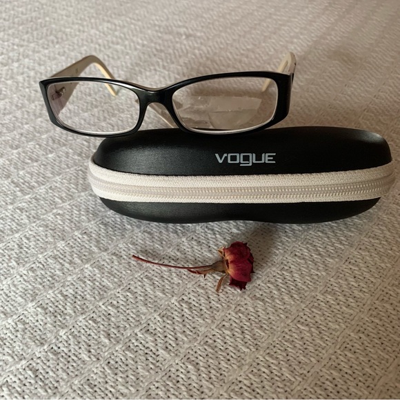 Vogue Prescription Eyeglasses + Eyeglasses Case - Picture 1 of 12